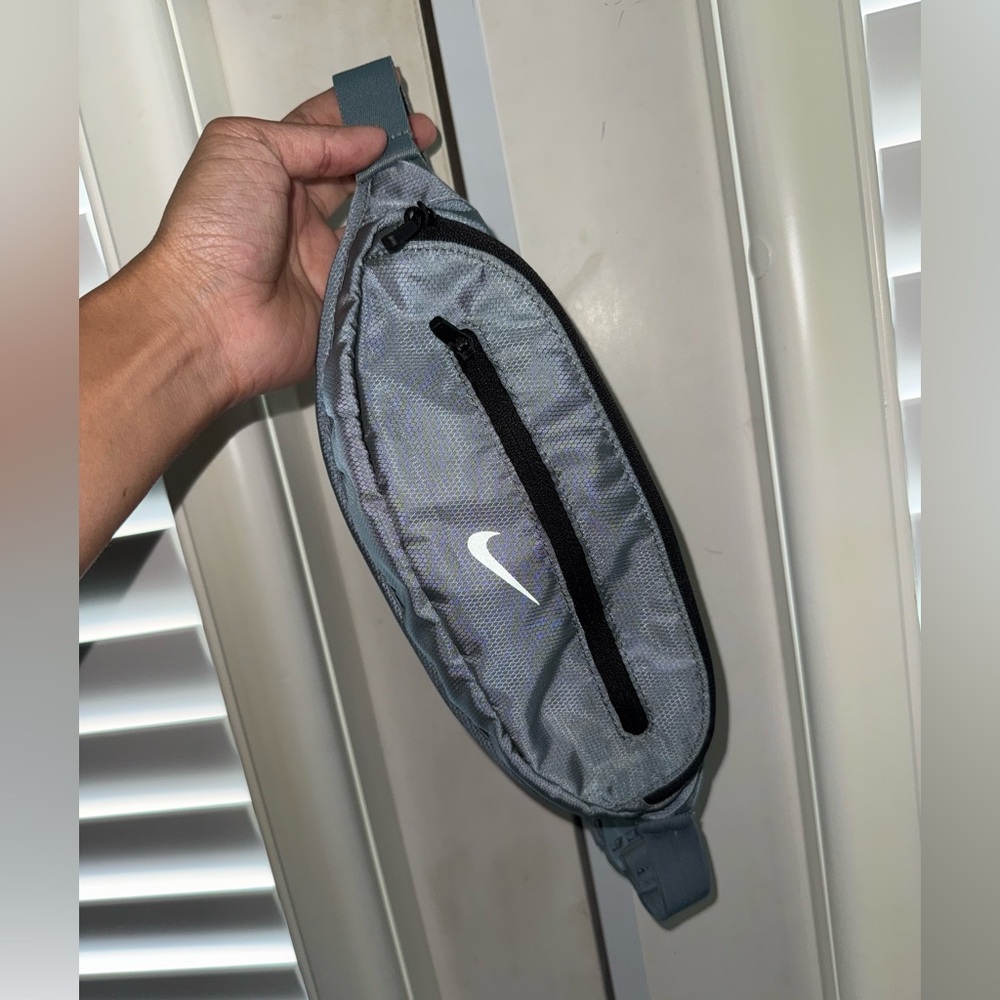 Nike Light Gray Running Fanny Pack